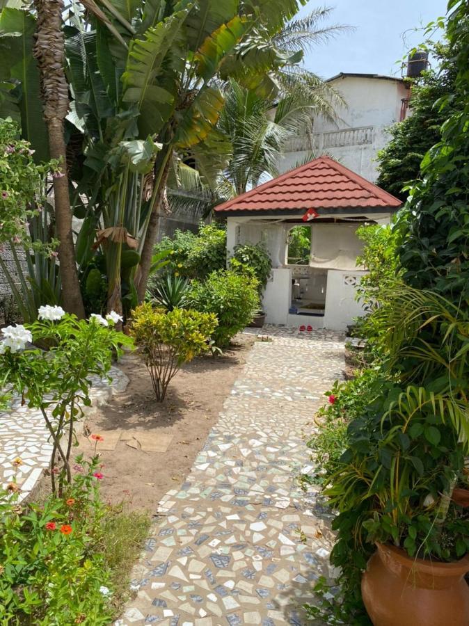 Swiss Garden House In Kerr Sering With Full Private Compound Серекунда Екстериор снимка