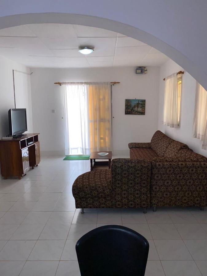 Swiss Garden House In Kerr Sering With Full Private Compound Серекунда Екстериор снимка